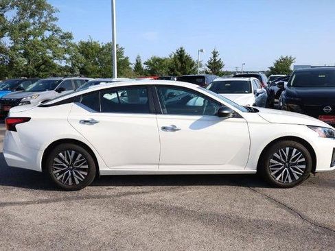 Used 2025 Nissan Altima 2.5 SV FWD image 5