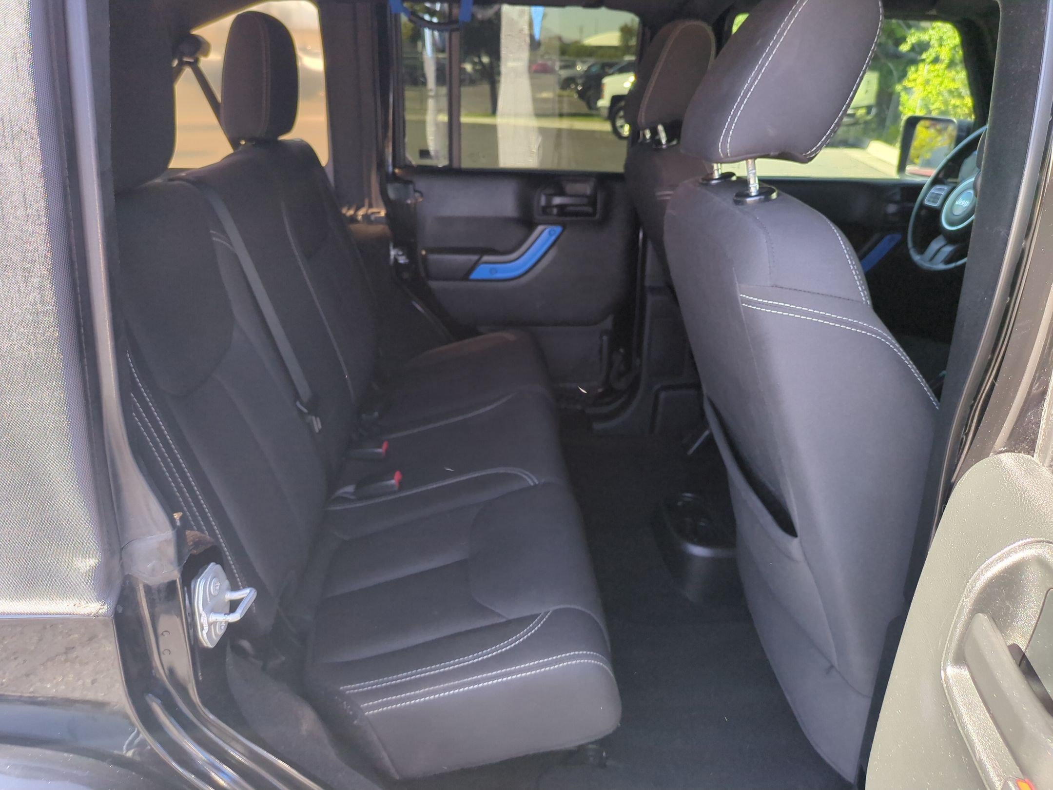 Used 2017 Jeep Wrangler Unlimited Sahara w/ Connectivity Group AWD/4WD image 26