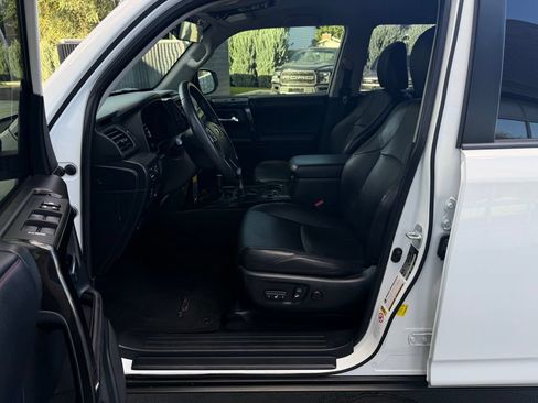 Used 2019 Toyota 4Runner TRD Off-Road AWD/4WD image 19
