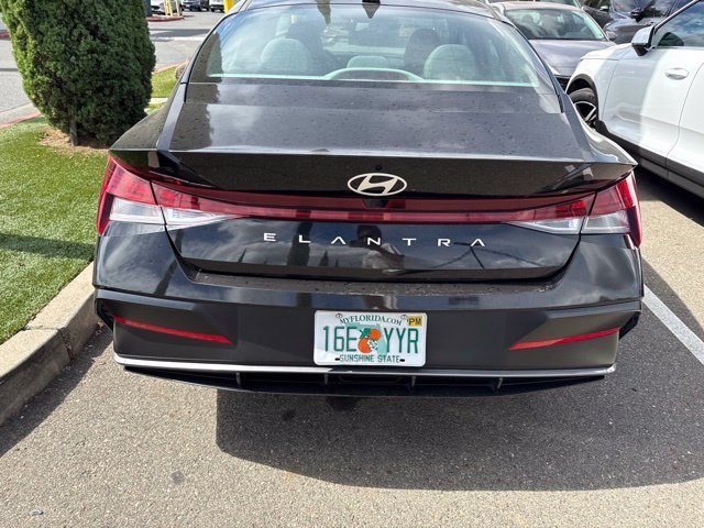 Used 2025 Hyundai Elantra SEL FWD image 3