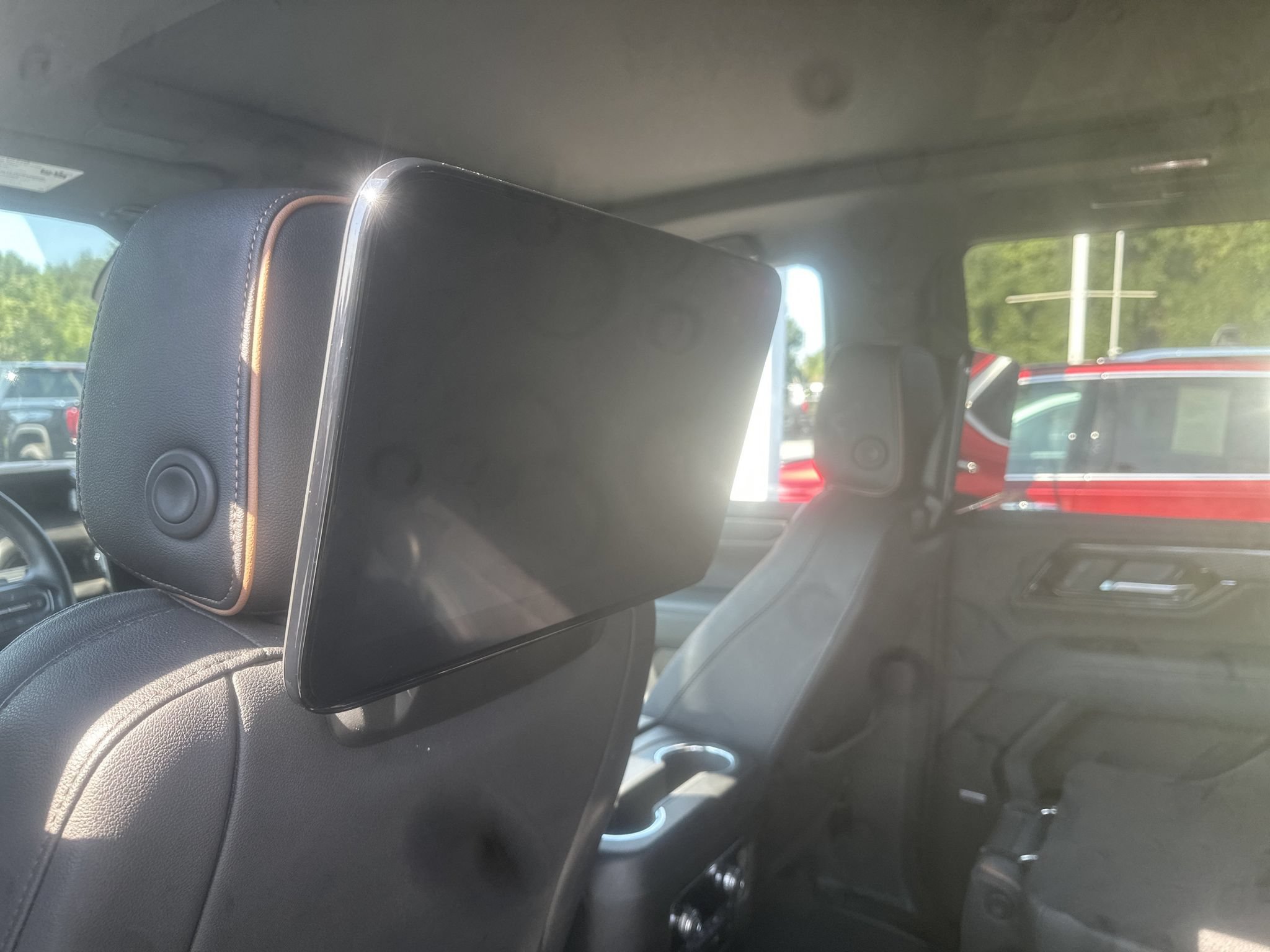 Used 2025 GMC Yukon AT4 w/ AT4 Premium Plus Package AWD/4WD image 25
