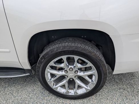 Used 2020 Chevrolet Suburban Premier w/ Premier 6.2L Value Package AWD/4WD image 10