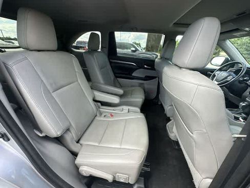Used 2016 Toyota Highlander Limited AWD/4WD image 23