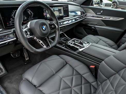 Used 2024 BMW 740i xDrive w/ Premium Package AWD/4WD image 28