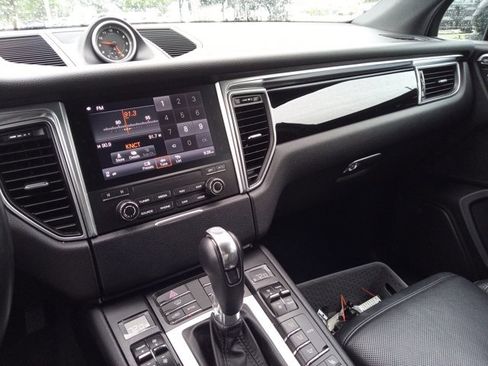 Used 2017 Porsche Macan image 18