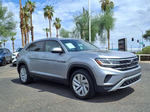 Used 2023 Volkswagen Atlas Cross Sport SE FWD image 3
