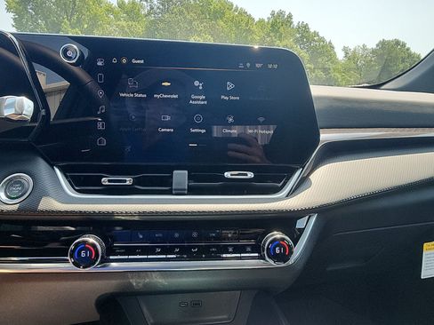 New 2026 Chevrolet Equinox LT w/ Convenience Package II FWD image 17