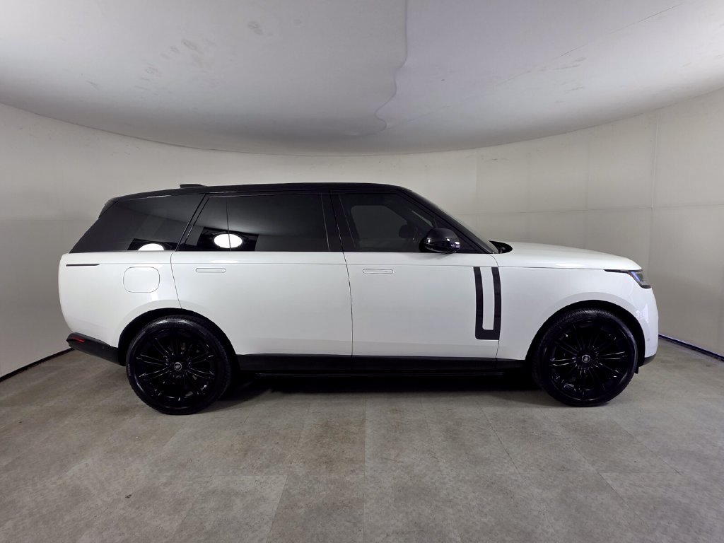 Used 2025 Land Rover Range Rover Long Wheelbase SE AWD/4WD image 3
