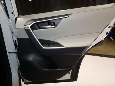 Used 2025 Toyota RAV4 XLE image 19