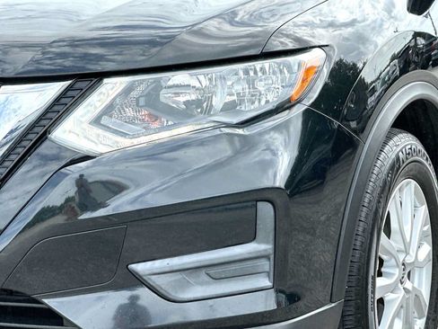 Used 2019 Nissan Rogue S w/ Special Edition Package FWD image 16