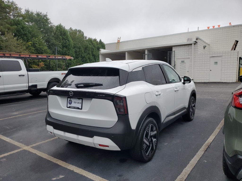 Used 2025 Nissan Kicks SV FWD image 7