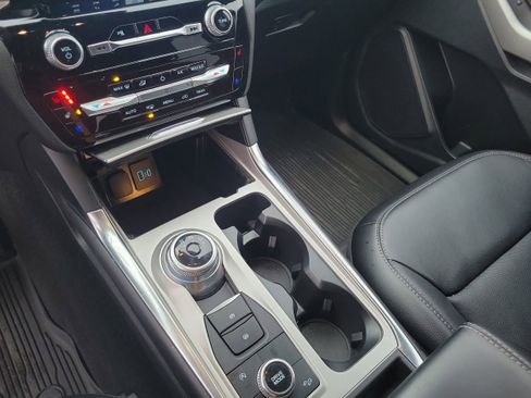 Used 2023 Ford Explorer Limited w/ Limited Technology Package image 33