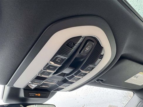 Used 2024 Porsche Macan image 30