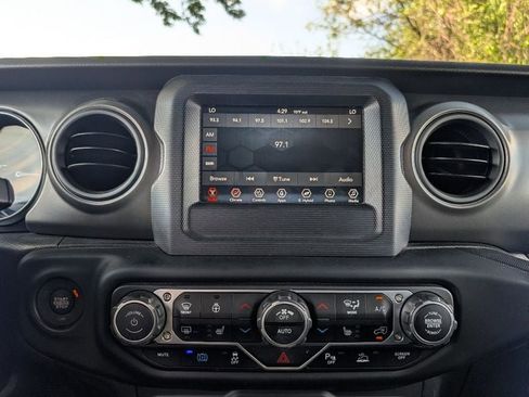 Used 2023 Jeep Wrangler Unlimited w/ Safety Group AWD/4WD image 30
