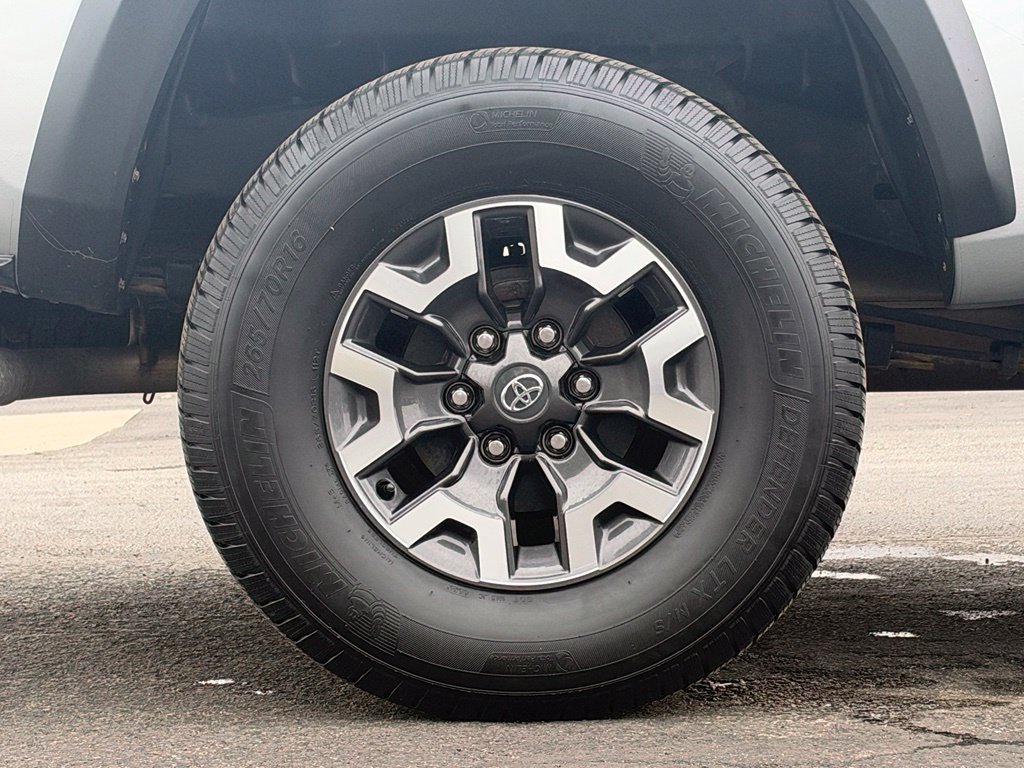 Used 2022 Toyota Tacoma TRD Off-Road w/ TRD Premium Off Road Package AWD/4WD image 3