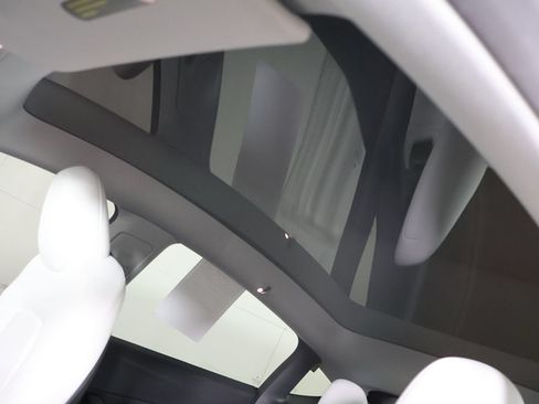 Used 2024 Tesla Model Y Long Range RWD image 21