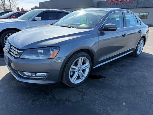 Used 2014 Volkswagen Passat TDI SE image 1
