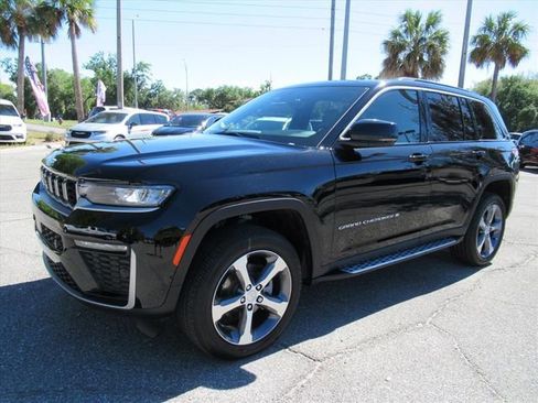 New 2026 Jeep Grand Cherokee Limited w/ Luxury Tech Group II RWD image 3