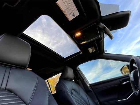 Used 2023 Toyota Highlander XSE image 19