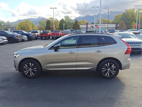 Used 2025 Volvo XC60 B5 Core image 4