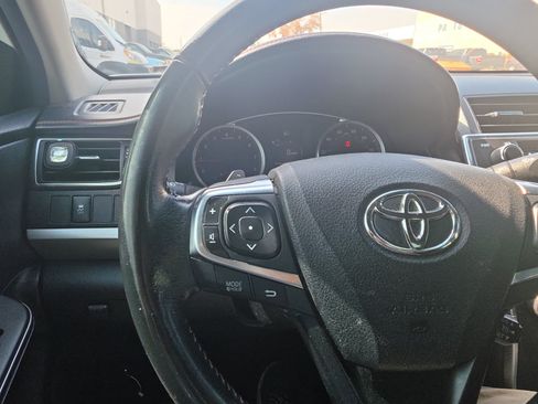 Used 2017 Toyota Camry SE FWD image 11