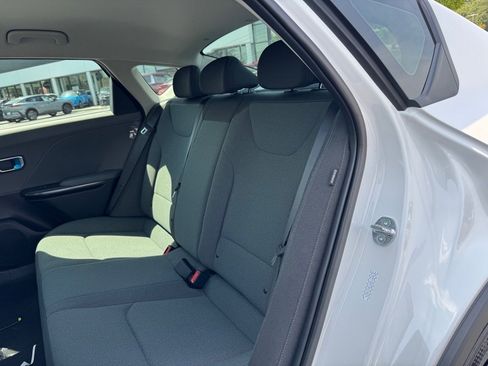 New 2025 Kia K4 LXS image 8