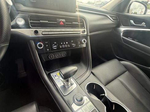 Used 2025 Genesis G70 2.5T RWD image 22