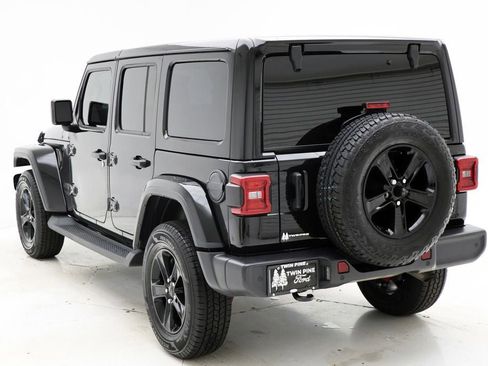 Used 2022 Jeep Wrangler Unlimited Sahara image 6