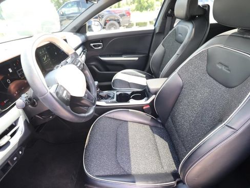 Used 2025 Kia K4 GT-Line w/ GT-Line Sunroof Package FWD image 2