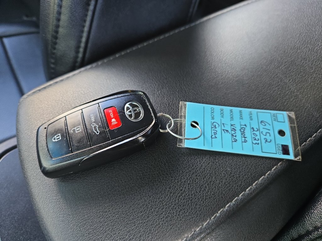 Used 2023 Toyota Venza LE AWD/4WD image 28