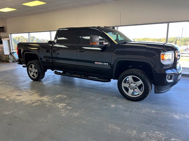 Used 2018 GMC Sierra 2500 SLT w/ All Terrain HD Package AWD/4WD image 2