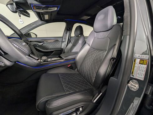 Used 2023 Audi S8 image 5