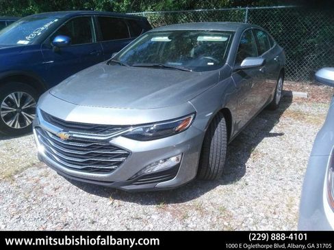 Used 2025 Chevrolet Malibu LT FWD image 1
