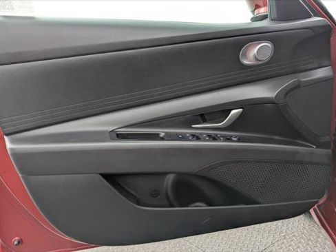 Used 2025 Hyundai Elantra SE w/ Cargo Package FWD image 13