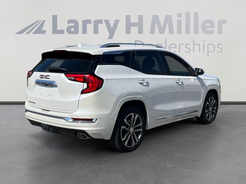 Used 2020 GMC Terrain Denali w/ Denali Premium Package FWD image 5