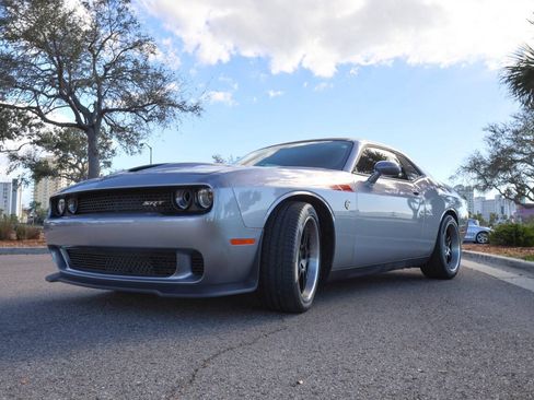 Used 2015 Dodge Challenger SRT Hellcat RWD image 12