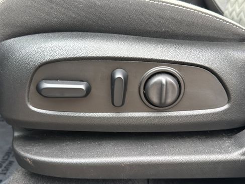 Used 2023 Chevrolet Equinox LS w/ LS Convenience Package image 14