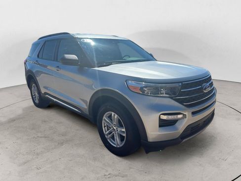 Used 2024 Ford Explorer XLT w/ Equipment Group 202A AWD/4WD image 3