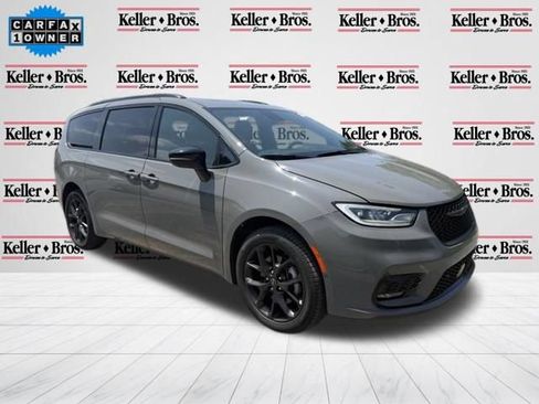 Used 2025 Chrysler Pacifica Limited w/ Uconnect Theater Family Group AWD/4WD image 1