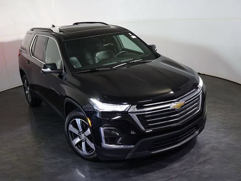 Used 2023 Chevrolet Traverse LT w/ LT Premium Package FWD image 7
