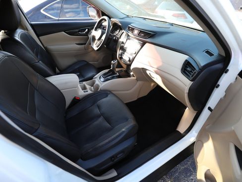 Used 2019 Nissan Rogue SL w/ Premium Package image 8