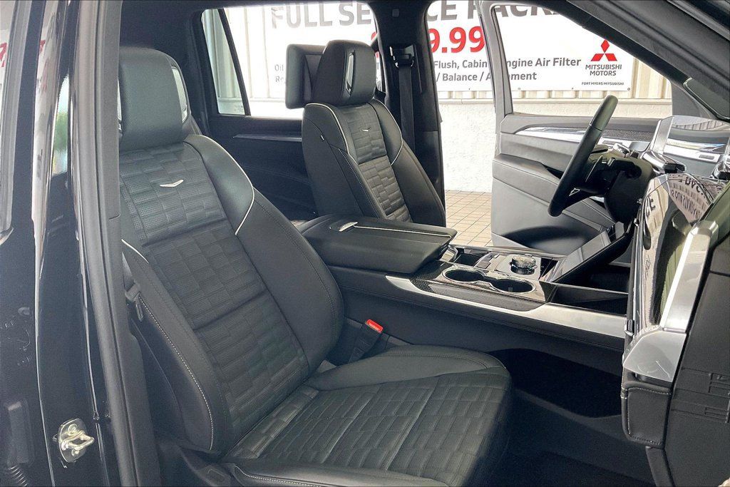 Used 2026 Cadillac Escalade ESV V AWD/4WD image 23