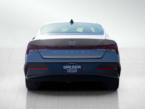 Used 2025 Hyundai Elantra SEL FWD image 4