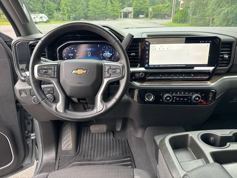 Used 2023 Chevrolet Silverado 1500 LT AWD/4WD image 11