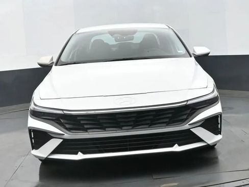 Used 2024 Hyundai Elantra SEL FWD image 3