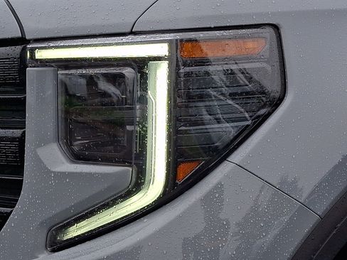Used 2024 GMC Sierra 1500 Elevation AWD/4WD image 9