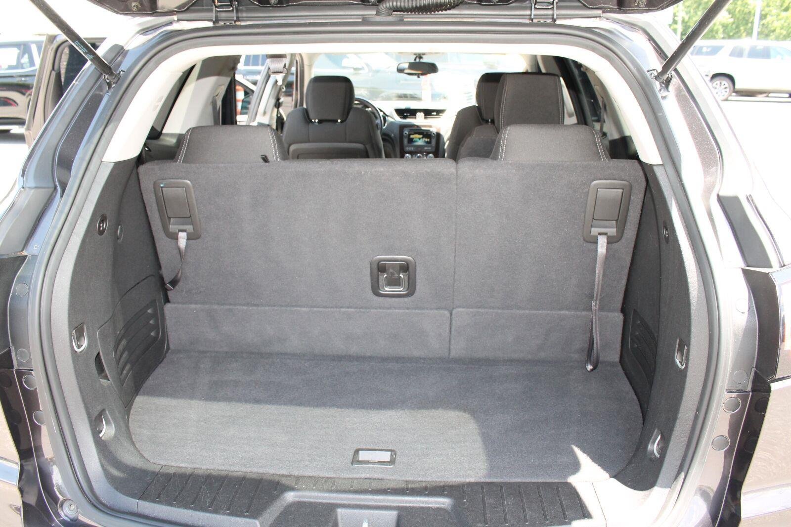 Used 2016 Chevrolet Traverse LT w/ Style and Technology Package FWD image 28