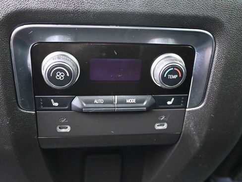 Used 2022 Chevrolet Suburban High Country w/ LPO, Illumination Package AWD/4WD image 30