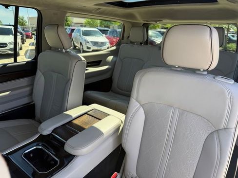 Used 2023 Jeep Grand Wagoneer Series II AWD/4WD image 31