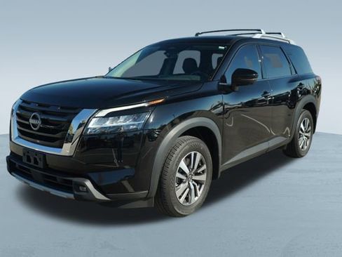 Used 2023 Nissan Pathfinder SL image 3